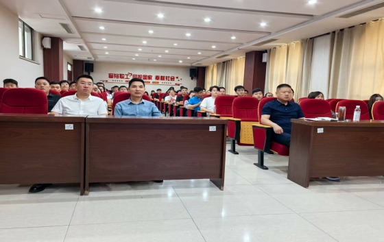 2025年9月3日，一个注定载入中华民族史册的日子。为弘扬伟大抗战精神，厚植家国情怀，雷火竞技网站组织广大干部职工集中观看了中国人民抗日战争暨世界反法西斯战争胜利80周年阅兵仪式直播，共同见证这一庄严时刻，感受大国崛起的磅礴力量。上午9时，雷火竞技网站总部、各分公司设立多个集中观看点，组织广大干部职工一起通过高清大屏全程观看直播。当习近平总书记发表重要讲话时，现场自发响起热烈掌声；当受阅部队以铿锵步伐